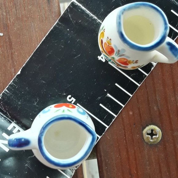 Vintage Ceramic Mini Pitchers Dollhouse Set of 2 Flowers Heart Blue w Handles - Picture 6 of 8